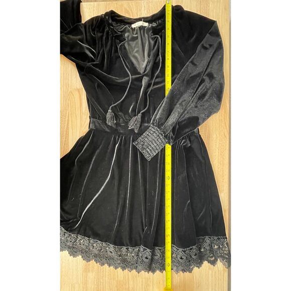 Chelsea & Violet Women's Size M Black Mini Dress Velvet Long Sleeve Lace - Picture 7 of 9
